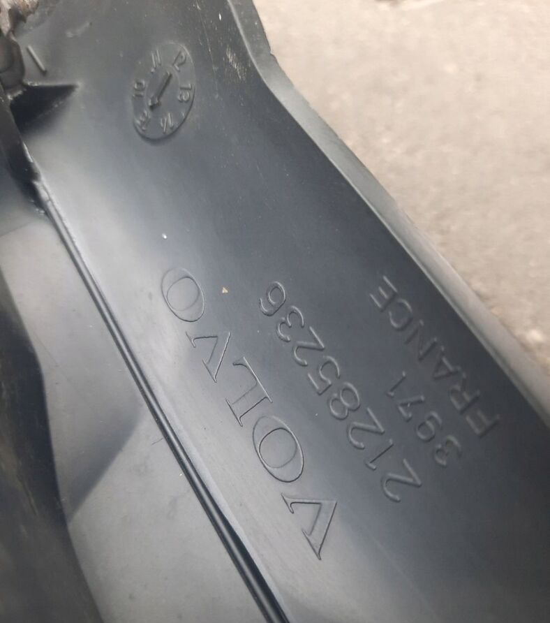 KOMIN WLOT POWIETRZA CZAPKA KABINY 21285236 Volvo FH 4 - 进气系统 适用于 卡车:图5 KOMIN WLOT POWIETRZA CZAPKA KABINY 21285236 Volvo FH 4 - 进气系统 适用于 卡车:图5