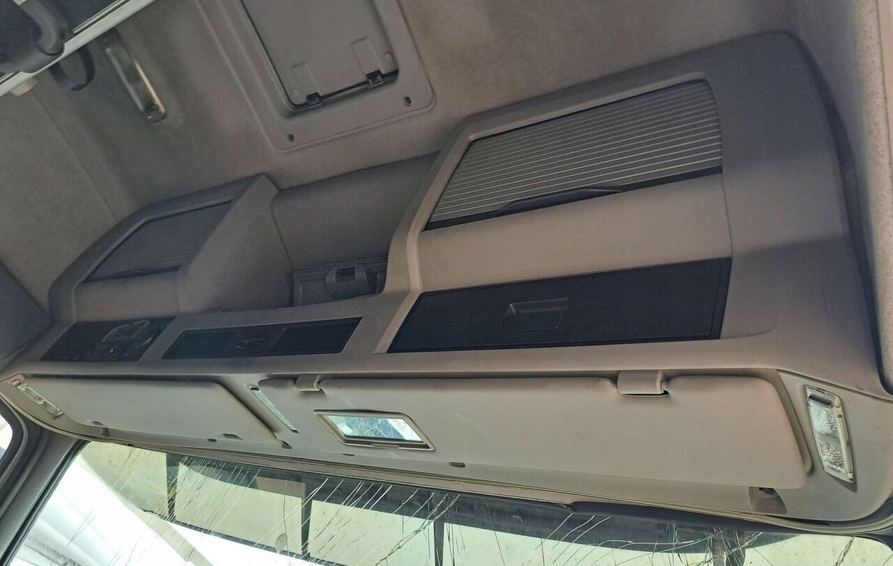 PÓŁKA KONSOLA GÓRNA SCHOWEK VOLVO FM FH 13 LIFT GLOBETROTTER - 仪表板 适用于 卡车:图4 PÓŁKA KONSOLA GÓRNA SCHOWEK VOLVO FM FH 13 LIFT GLOBETROTTER - 仪表板 适用于 卡车:图4