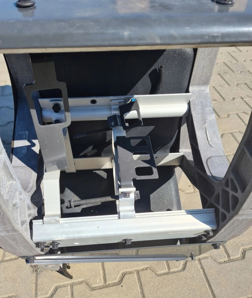 RENAULT 21226079, 21645367 - 车用尿素溶液箱:图4 RENAULT 21226079, 21645367 - 车用尿素溶液箱:图4