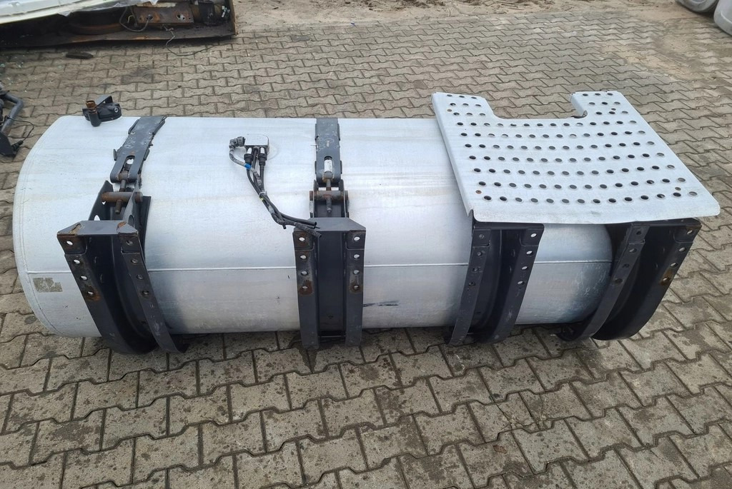 Renault 20873121 Premium Magnum DXI Gama T Volvo FH 13 790L - 燃料箱:图2 Renault 20873121 Premium Magnum DXI Gama T Volvo FH 13 790L - 燃料箱:图2