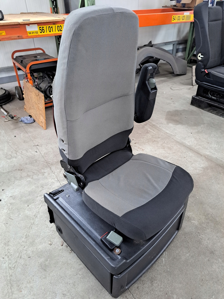 Renault FOTEL OBRACANY SIEDZENIE PASAŻERA RENAULT MAGNUM DXI LIFT VEGA S - 座椅 适用于 卡车:图1 Renault FOTEL OBRACANY SIEDZENIE PASAŻERA RENAULT MAGNUM DXI LIFT VEGA S - 座椅 适用于 卡车:图1