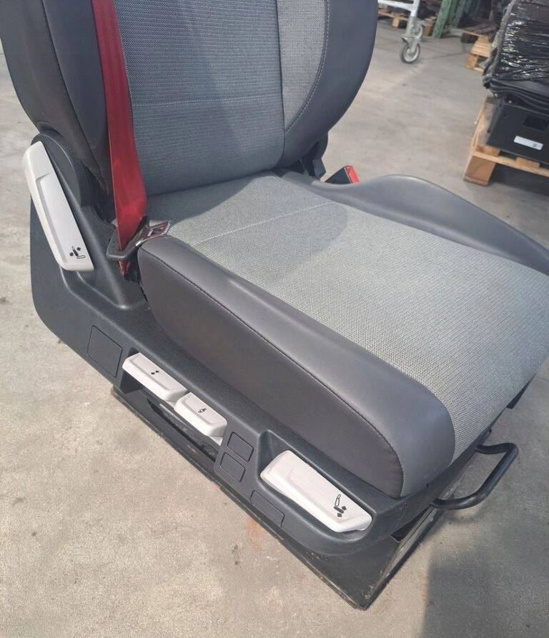 Renault PRAWY SIEDZENIE PASAŻERA   Renault RANGE GAMA T C K - 座椅 适用于 卡车:图1 Renault PRAWY SIEDZENIE PASAŻERA   Renault RANGE GAMA T C K - 座椅 适用于 卡车:图1