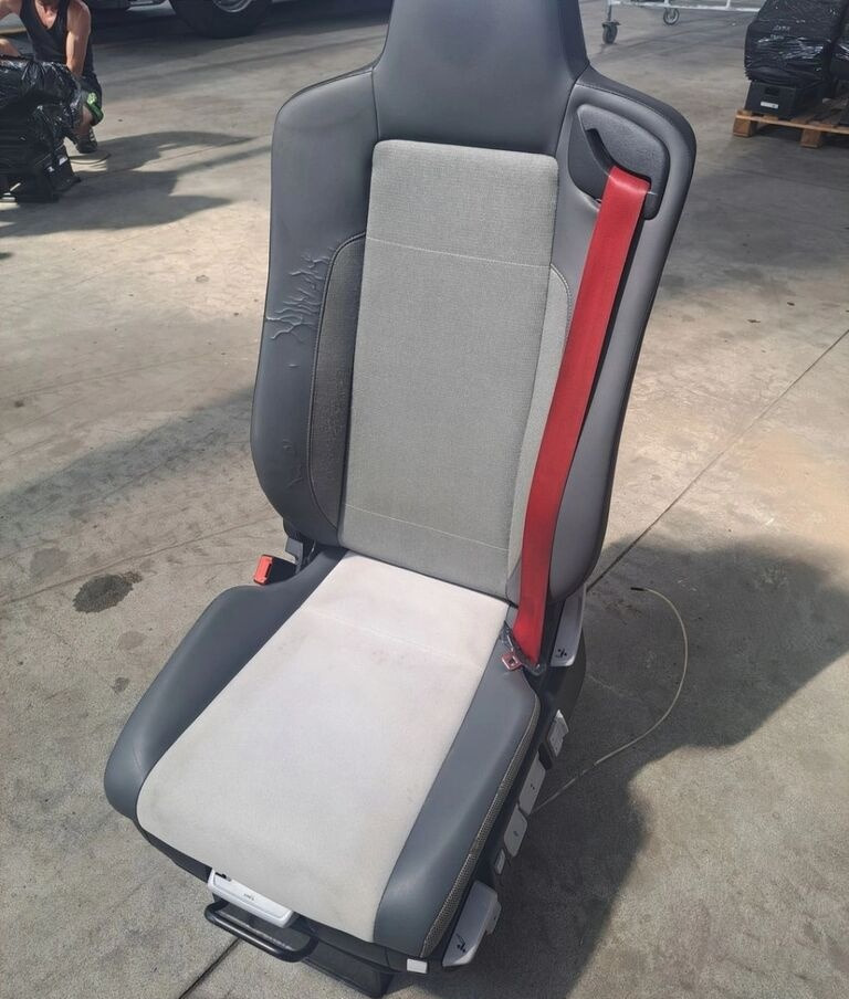 Renault SIEDZENIE KIEROWCY   Renault RANGE GAMA T C K - 座椅 适用于 卡车:图1 Renault SIEDZENIE KIEROWCY   Renault RANGE GAMA T C K - 座椅 适用于 卡车:图1