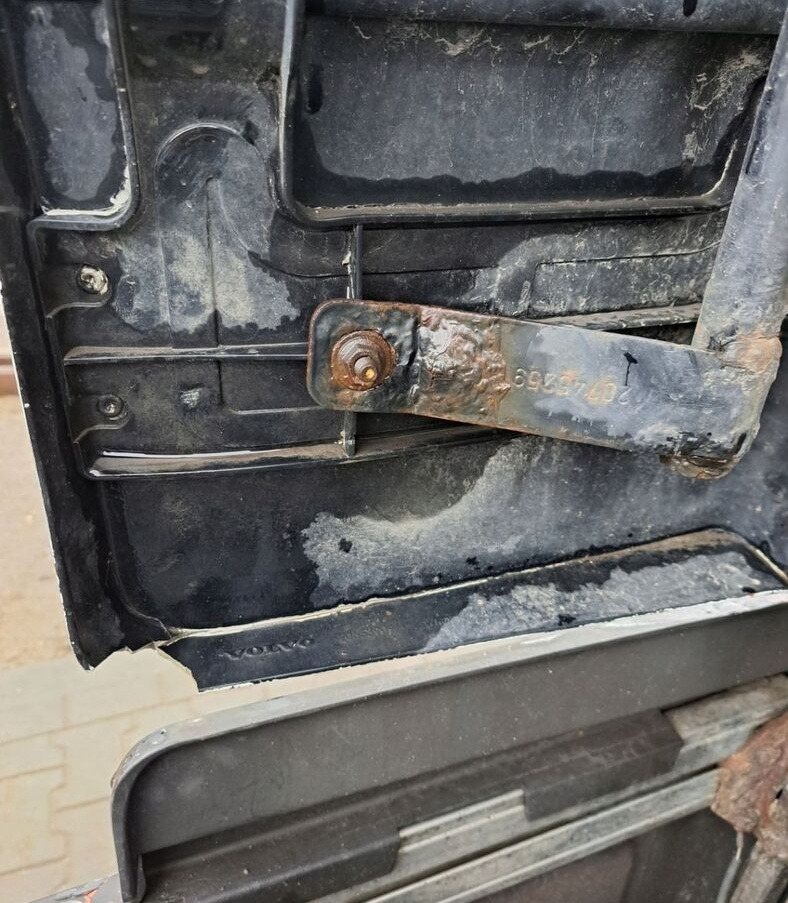 SPOILERY OWIEWKI KABINY KOMPLET VOLVO FH 12 13 XL - 空气动力/ 扰流板 适用于 卡车:图2 SPOILERY OWIEWKI KABINY KOMPLET VOLVO FH 12 13 XL - 空气动力/ 扰流板 适用于 卡车:图2