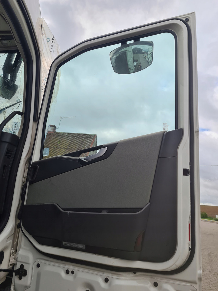 VOLVO DRZWI KOMPLETNE PRAWE VOLVO FH 5 ORYGINAŁ 1103 - 车门及其零件:图3 VOLVO DRZWI KOMPLETNE PRAWE VOLVO FH 5 ORYGINAŁ 1103 - 车门及其零件:图3