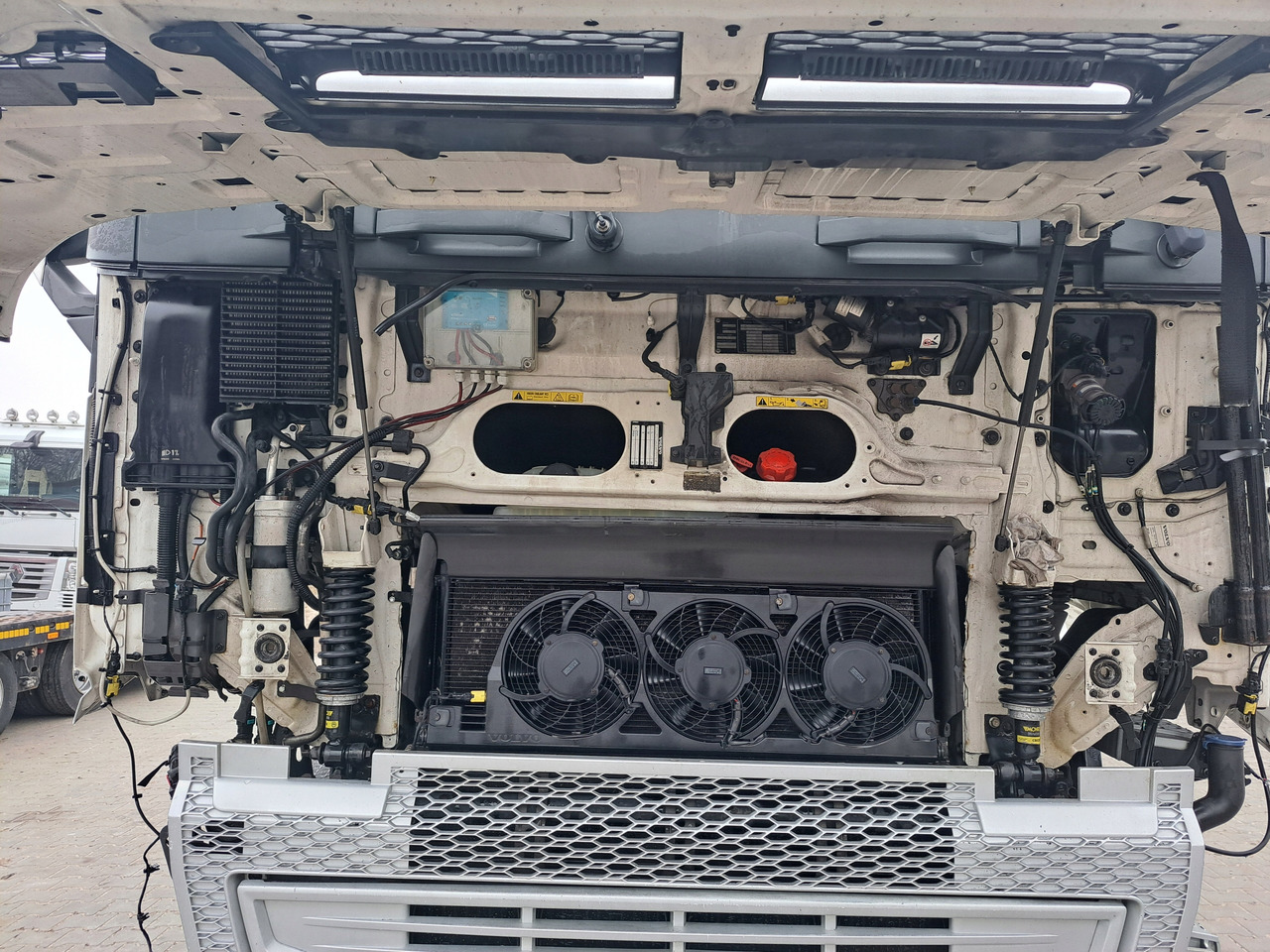 VOLVO GOŁY SZKIELET VOLVO FH 4 EURO 6 XL - 驾驶室 适用于 卡车:图5 VOLVO GOŁY SZKIELET VOLVO FH 4 EURO 6 XL - 驾驶室 适用于 卡车:图5