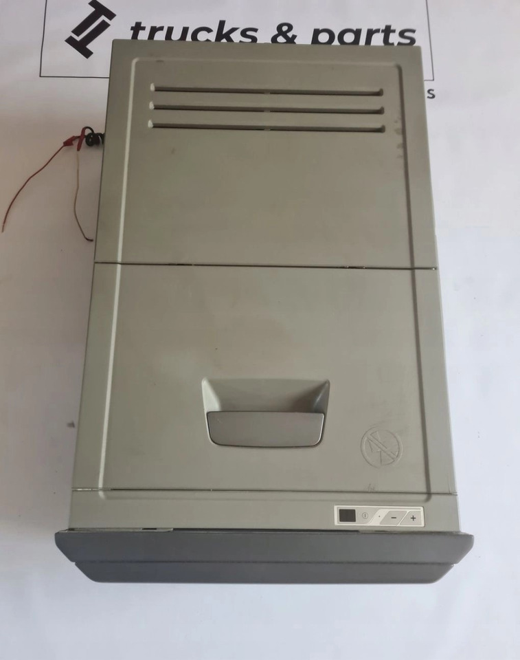 VOLVO LODÓWKA CHŁODZIARKA VOLVO FH 13 LIFT - 驾驶室和内部 适用于 卡车:图4 VOLVO LODÓWKA CHŁODZIARKA VOLVO FH 13 LIFT - 驾驶室和内部 适用于 卡车:图4