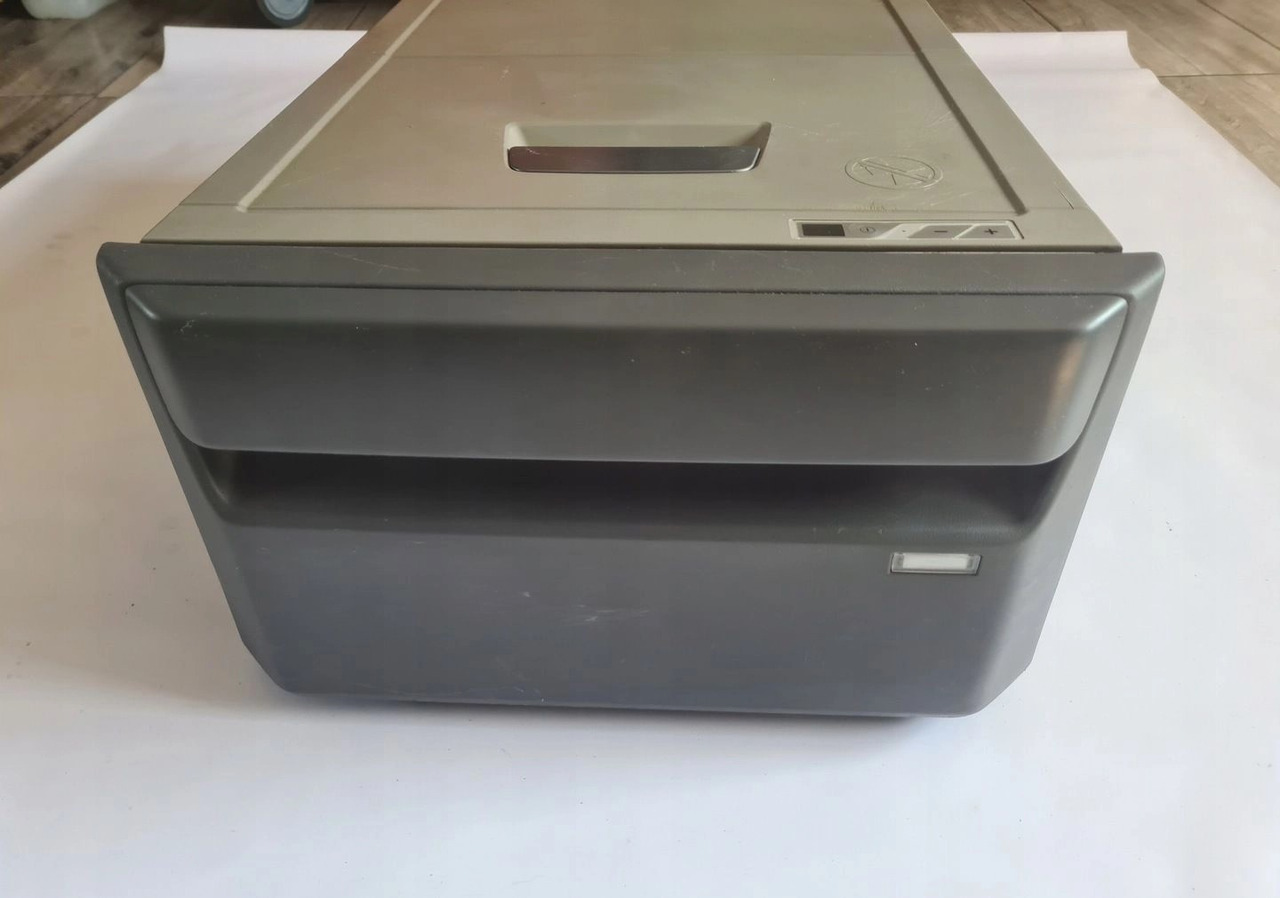 VOLVO LODÓWKA CHŁODZIARKA VOLVO FH 13 LIFT - 驾驶室和内部 适用于 卡车:图3 VOLVO LODÓWKA CHŁODZIARKA VOLVO FH 13 LIFT - 驾驶室和内部 适用于 卡车:图3