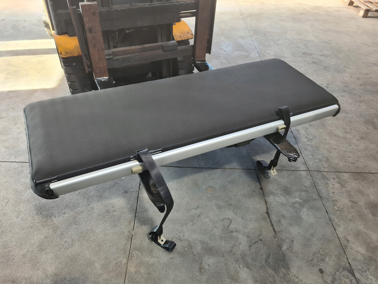 VOLVO ŁÓŻKO KOMPLETNE GÓRNE LEŻANKA MOCOWANIA - 座椅 适用于 卡车:图1 VOLVO ŁÓŻKO KOMPLETNE GÓRNE LEŻANKA MOCOWANIA - 座椅 适用于 卡车:图1