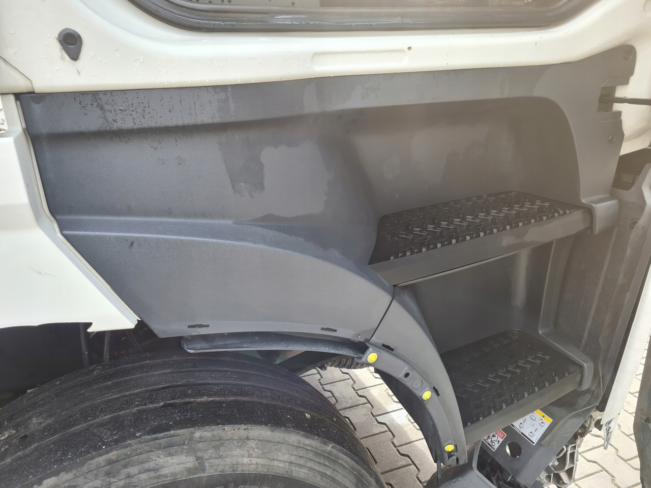 VOLVO STOPIEŃ STOPNICA KOMPLETNA PRAWA STELAŻ ORYGINAŁ VOLVO FH 5 - 脚踏板 适用于 卡车:图2 VOLVO STOPIEŃ STOPNICA KOMPLETNA PRAWA STELAŻ ORYGINAŁ VOLVO FH 5 - 脚踏板 适用于 卡车:图2