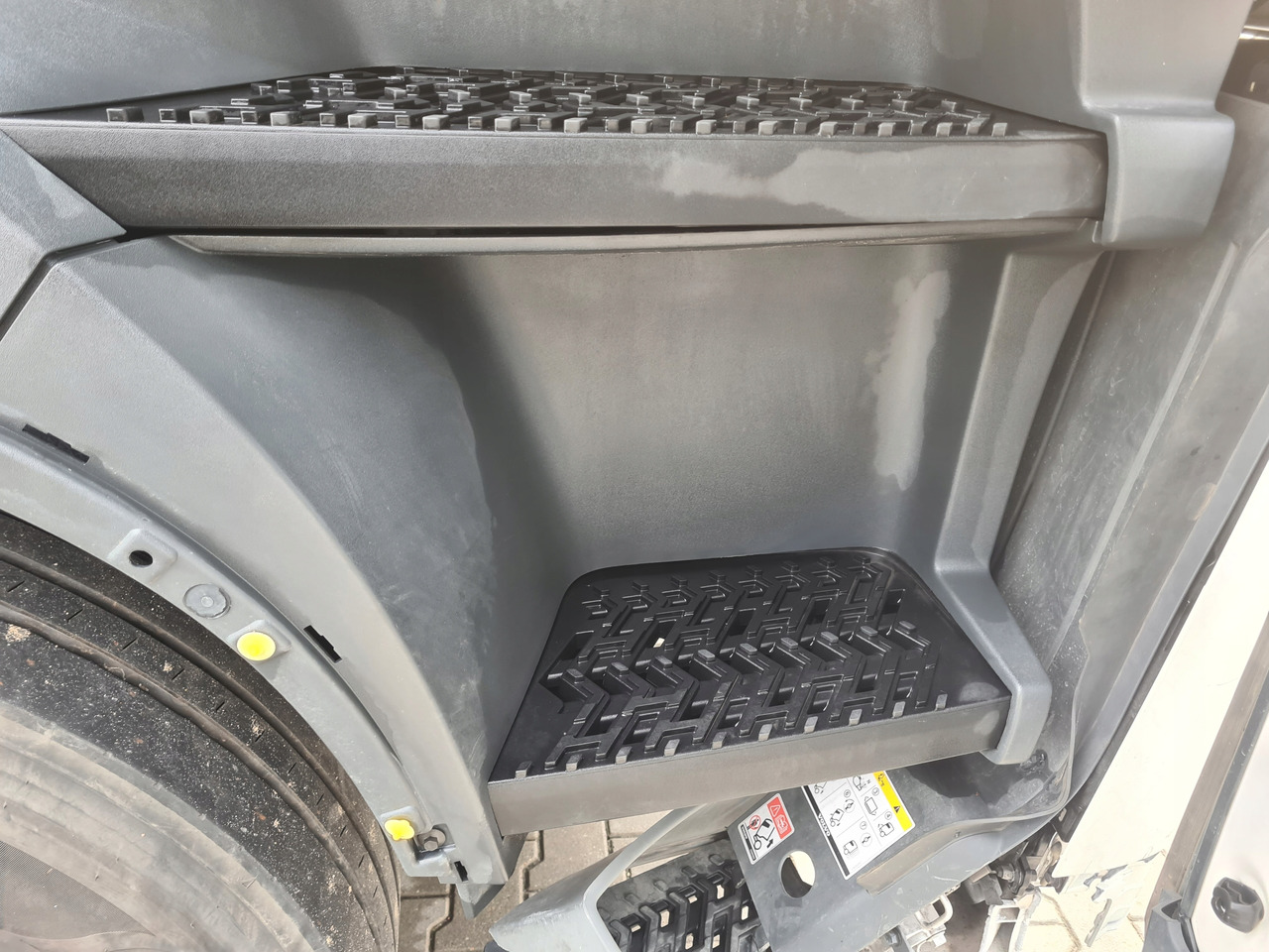 VOLVO STOPIEŃ STOPNICA KOMPLETNA PRAWA STELAŻ ORYGINAŁ VOLVO FH 5 - 脚踏板 适用于 卡车:图4 VOLVO STOPIEŃ STOPNICA KOMPLETNA PRAWA STELAŻ ORYGINAŁ VOLVO FH 5 - 脚踏板 适用于 卡车:图4