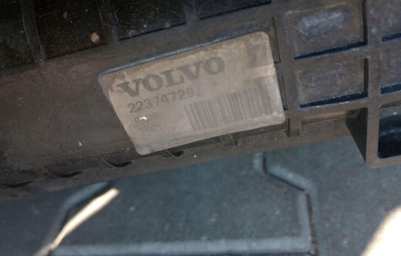 Volvo CHŁODNICA WODY CIECZY VOLVO FH 4 RENAULT GAMA T - 散热器 适用于 卡车:图2 Volvo CHŁODNICA WODY CIECZY VOLVO FH 4 RENAULT GAMA T - 散热器 适用于 卡车:图2