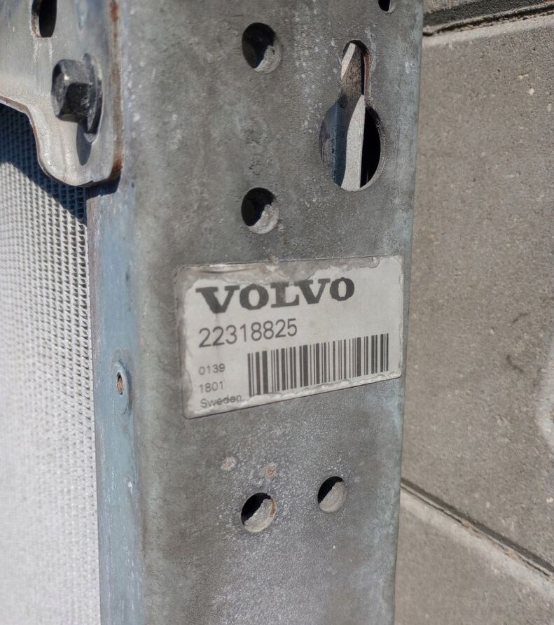 Volvo CHŁODNICA WODY CIECZY VOLVO FH 4 RENAULT GAMA T - 散热器 适用于 卡车:图4 Volvo CHŁODNICA WODY CIECZY VOLVO FH 4 RENAULT GAMA T - 散热器 适用于 卡车:图4