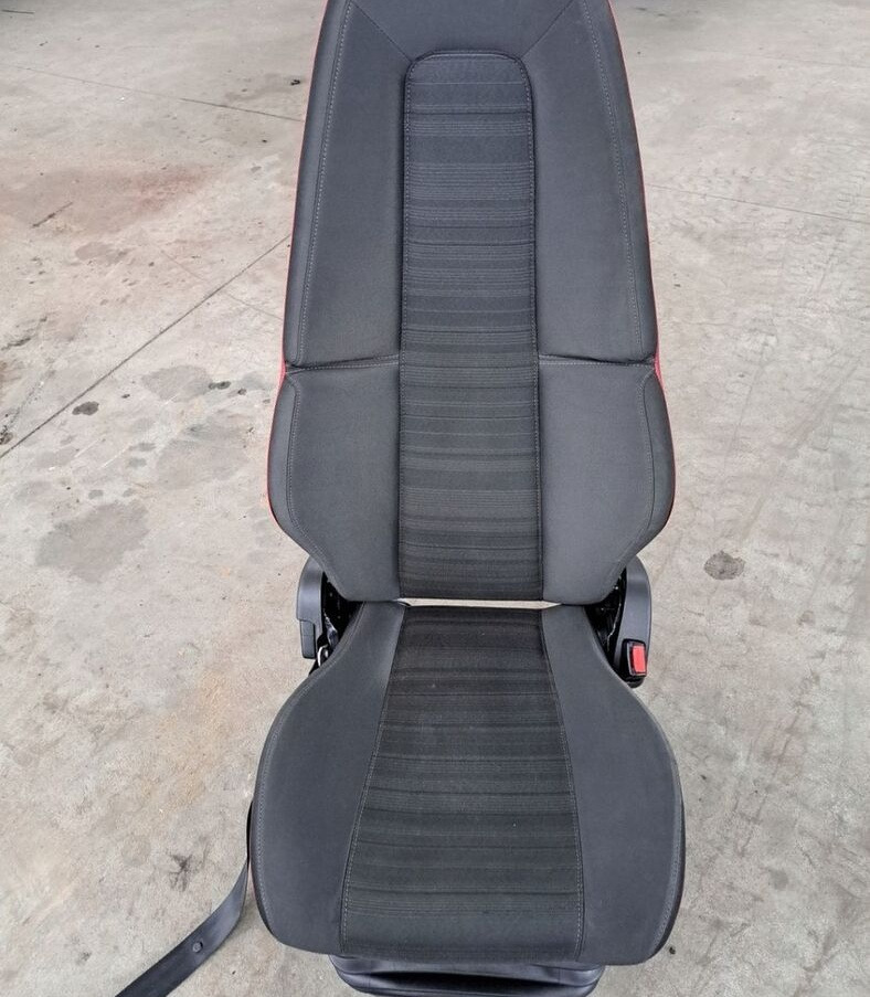 Volvo FOTEL PASAŻERA PRAWY VOLVO FH 4 FM 4 - 座椅 适用于 卡车:图1 Volvo FOTEL PASAŻERA PRAWY VOLVO FH 4 FM 4 - 座椅 适用于 卡车:图1