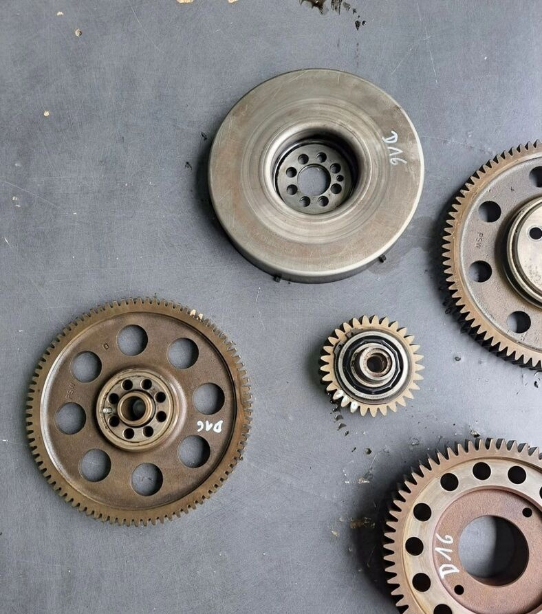 Volvo ROZRZĄD KOMPLETNY KOŁA ROZRZĄDU FH 16 D16E EURO 5.   Volvo - 凸轮轴 适用于 卡车:图3 Volvo ROZRZĄD KOMPLETNY KOŁA ROZRZĄDU FH 16 D16E EURO 5.   Volvo - 凸轮轴 适用于 卡车:图3