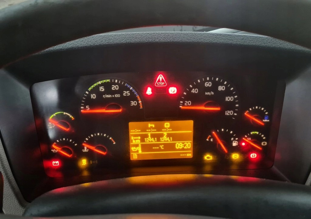 ZEGARY LICZNIKI MANUAL VOLVO FL FE EURO 6 21876759 - P01 - 驾驶室和内部:图1 ZEGARY LICZNIKI MANUAL VOLVO FL FE EURO 6 21876759 - P01 - 驾驶室和内部:图1