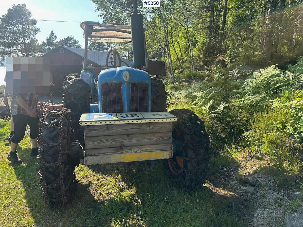 1963 Fordson Major 4x4 with splitter gearbox, Ako winch, and tire chains. SEE VIDEO. - 拖拉机:图4 1963 Fordson Major 4x4 with splitter gearbox, Ako winch, and tire chains. SEE VIDEO. - 拖拉机:图4