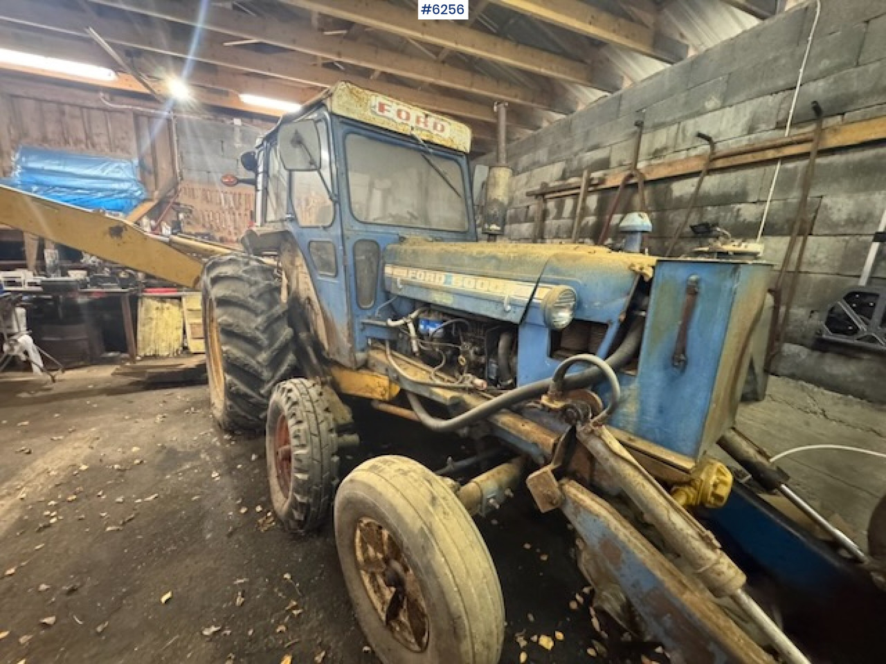 1968 Ford 5000 w/ digger, front cutter and 3 buckets! - 拖拉机:图5 1968 Ford 5000 w/ digger, front cutter and 3 buckets! - 拖拉机:图5