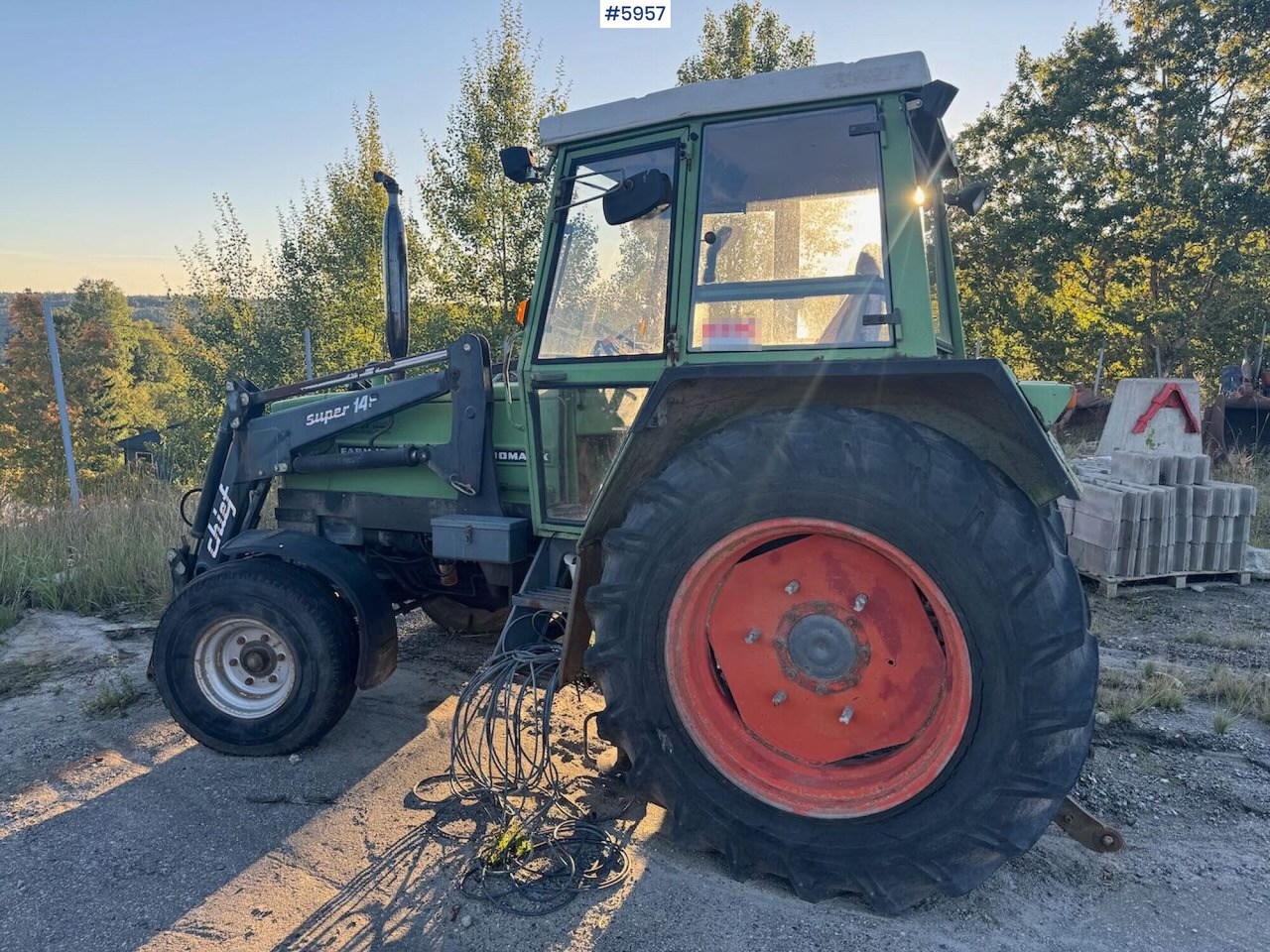 1982 Fendt 306LS 4x2 with front loader - 拖拉机:图4 1982 Fendt 306LS 4x2 with front loader - 拖拉机:图4
