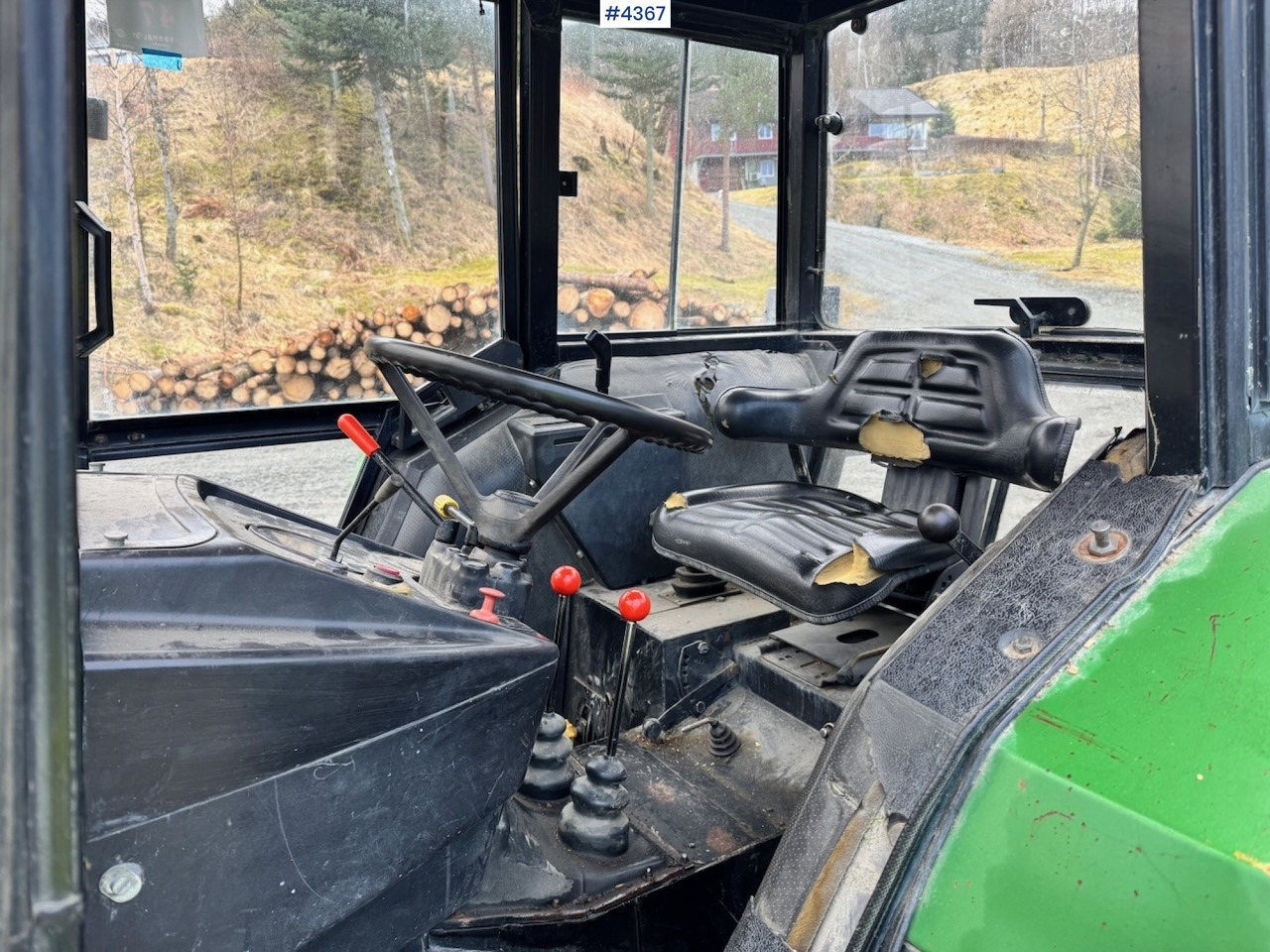 拖拉机 1982 John Deere 1140 4x2 Tractor w/ Twin Wheels and Chains.：图19