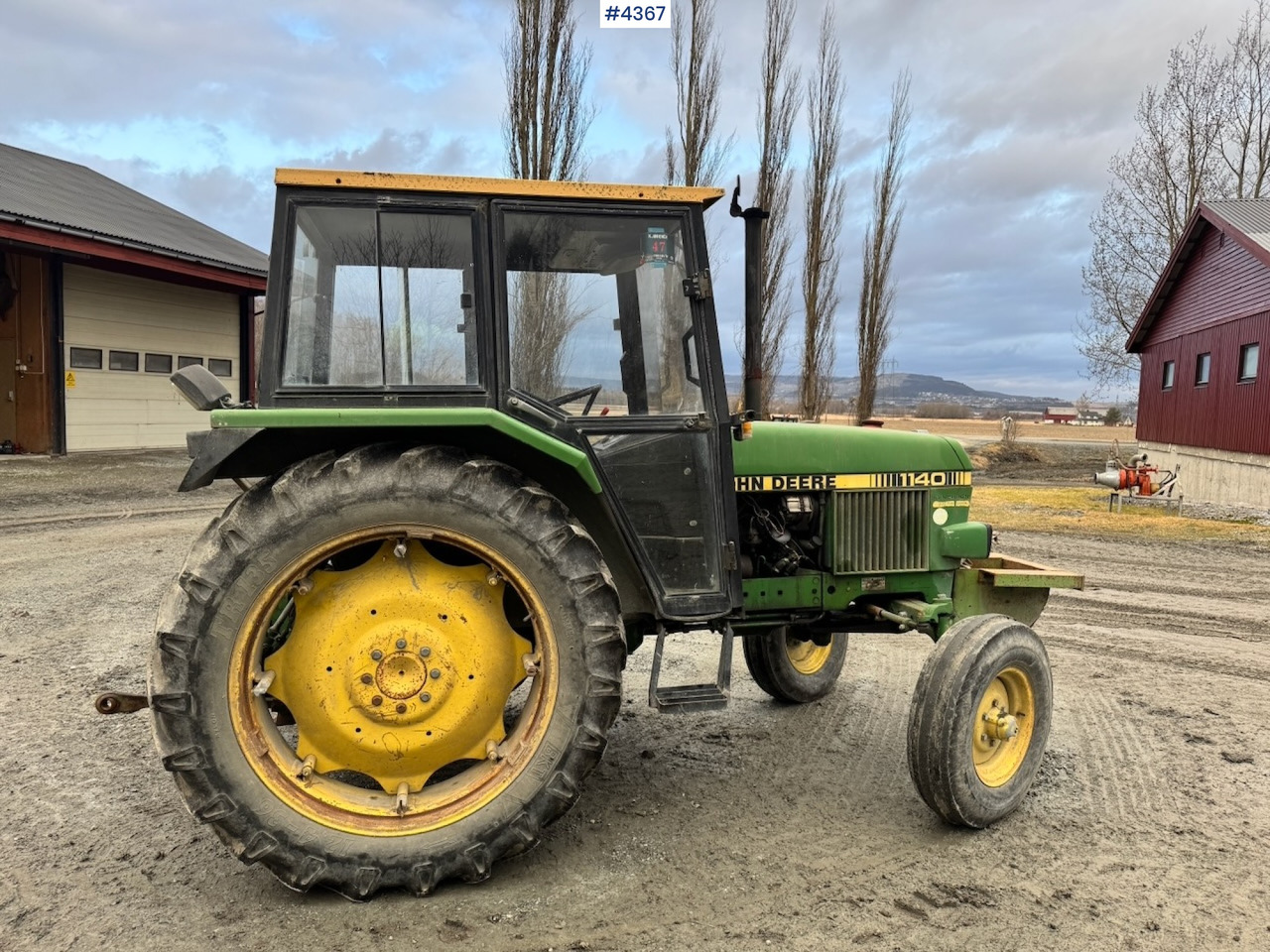 拖拉机 1982 John Deere 1140 4x2 Tractor w/ Twin Wheels and Chains.：图6