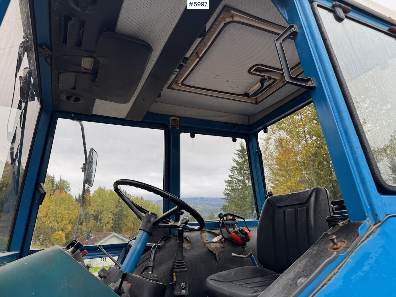 拖拉机 1983 Ford 5610 with Front Loader：图12
