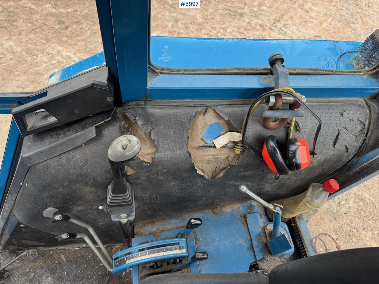 拖拉机 1983 Ford 5610 with Front Loader：图17