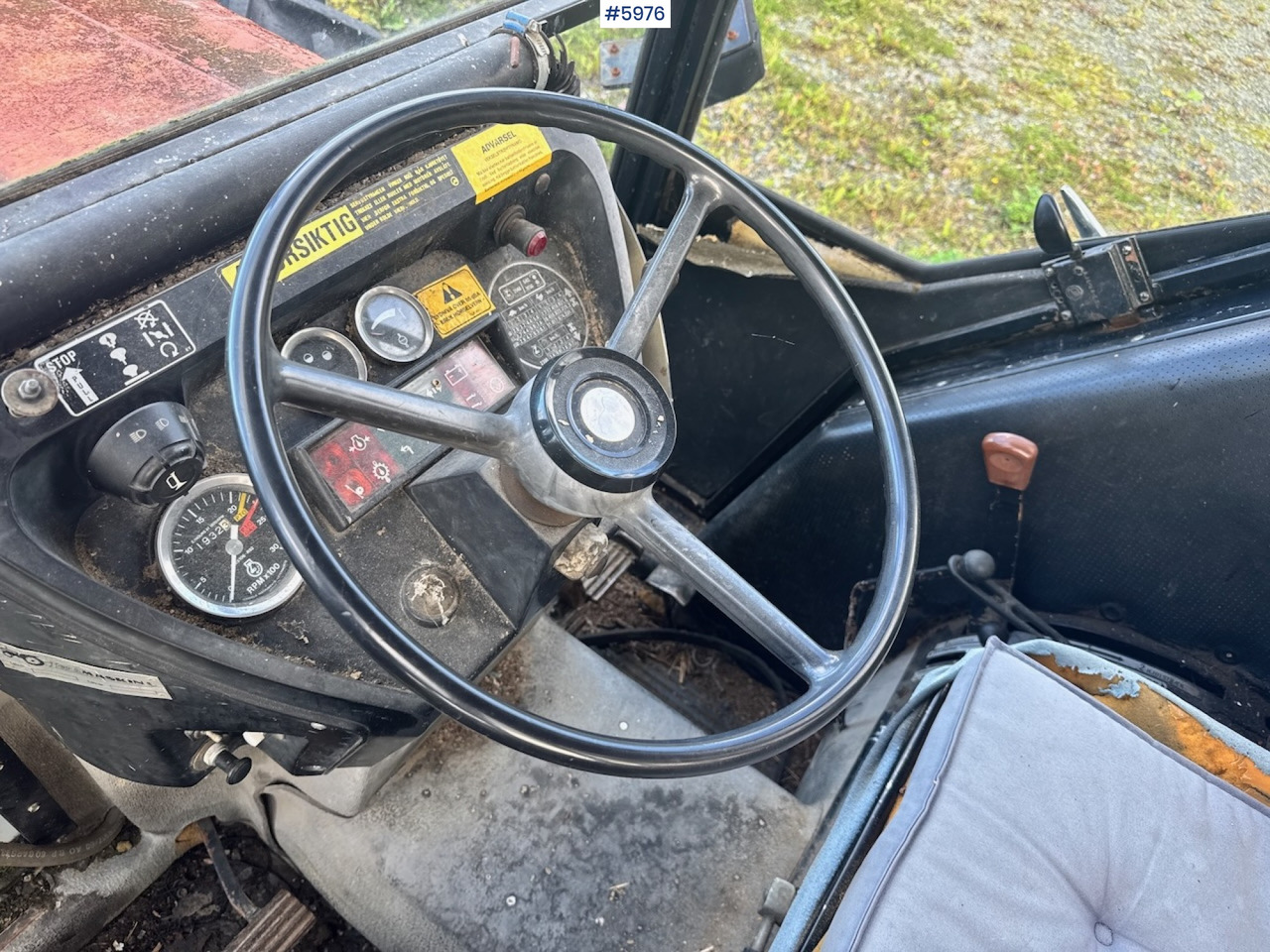 拖拉机 1985 Case International 685 with Log Trailer：图10