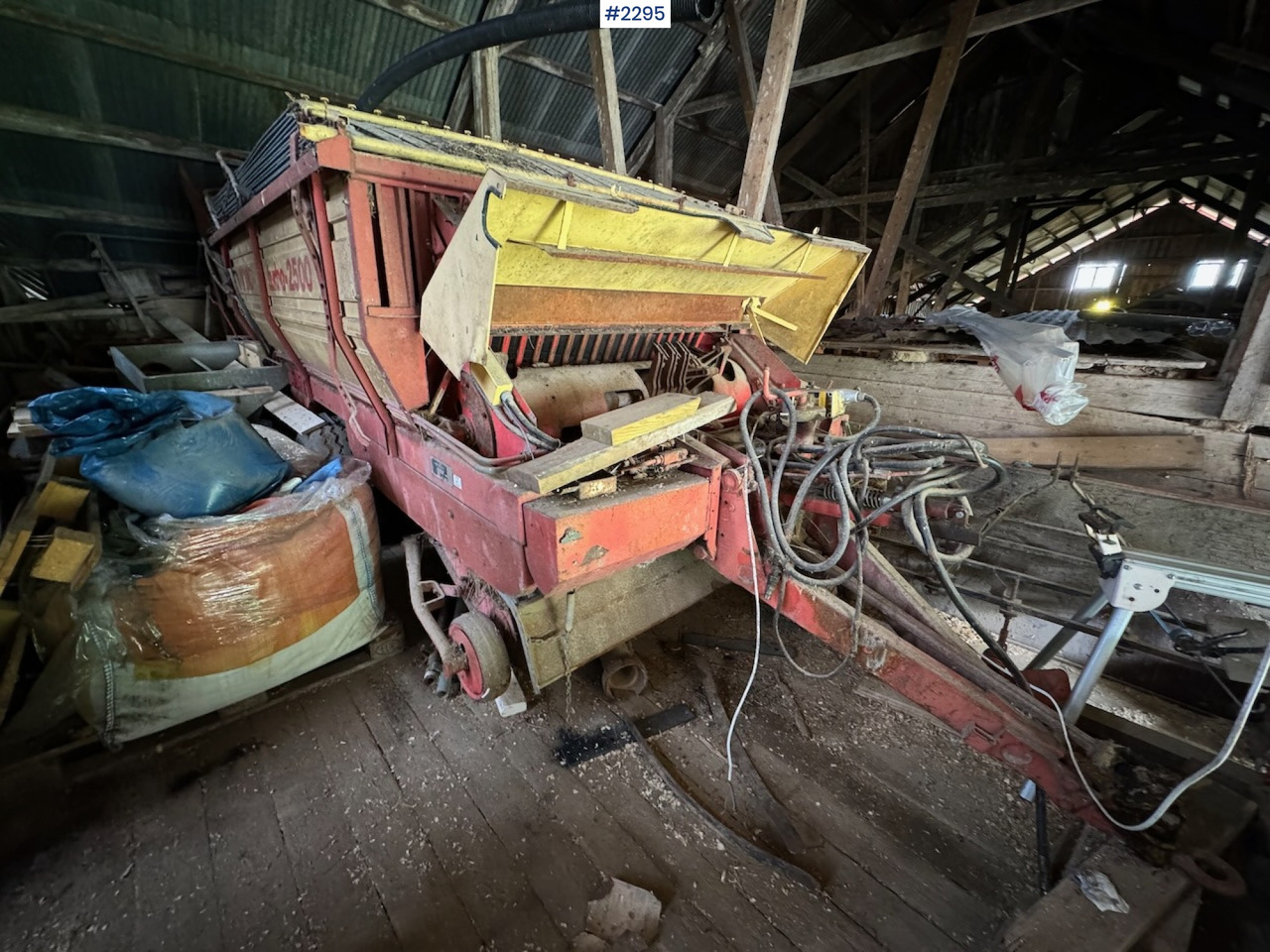 1990 Krone Turbo 2500 Loading trolley - 干草和饲料设备:图2 1990 Krone Turbo 2500 Loading trolley - 干草和饲料设备:图2