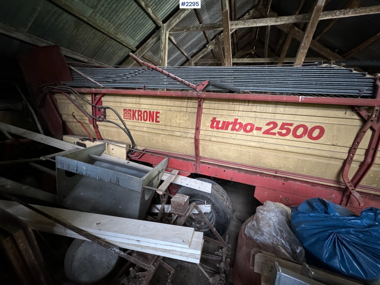 1990 Krone Turbo 2500 Loading trolley - 干草和饲料设备:图3 1990 Krone Turbo 2500 Loading trolley - 干草和饲料设备:图3