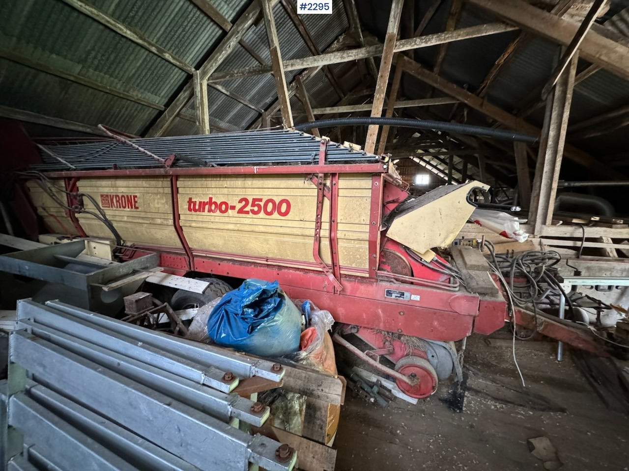 1990 Krone Turbo 2500 Loading trolley - 干草和饲料设备:图1 1990 Krone Turbo 2500 Loading trolley - 干草和饲料设备:图1