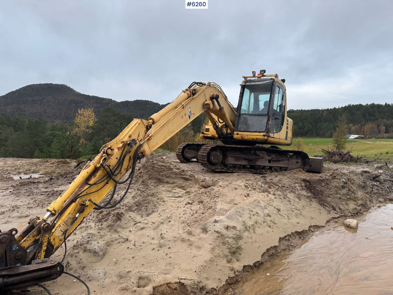 1998 Komatsu PC130-6K with Grading Bucket and Digging Bucket! - 挖掘机:图2 1998 Komatsu PC130-6K with Grading Bucket and Digging Bucket! - 挖掘机:图2