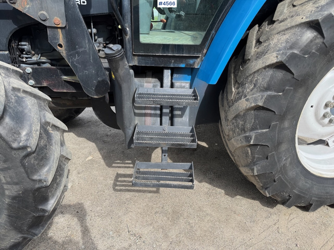 1998 New Holland TS 100 w/front loader and some equipment - 拖拉机:图3 1998 New Holland TS 100 w/front loader and some equipment - 拖拉机:图3