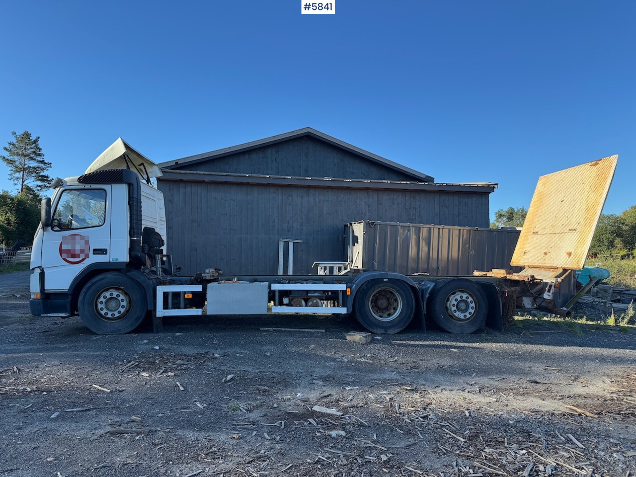 2002 Volvo FM 6x2. - 集装箱运输车/ 可拆卸车身的卡车:图2 2002 Volvo FM 6x2. - 集装箱运输车/ 可拆卸车身的卡车:图2