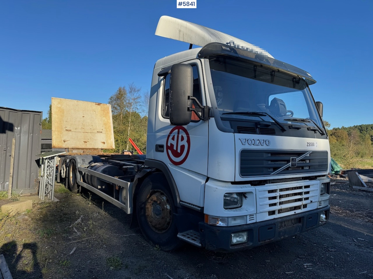2002 Volvo FM 6x2. - 集装箱运输车/ 可拆卸车身的卡车:图4 2002 Volvo FM 6x2. - 集装箱运输车/ 可拆卸车身的卡车:图4