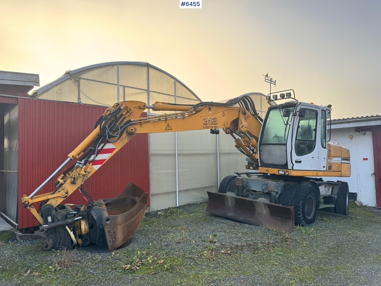 2003 Liebherr 312 Wheeled excavator w/ Rototilt and 2 buckets. - 挖掘机:图2 2003 Liebherr 312 Wheeled excavator w/ Rototilt and 2 buckets. - 挖掘机:图2