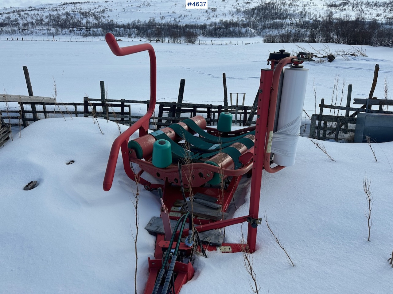 2004 Taarup 7420 Round bale wrapper - 干草和饲料设备:图3 2004 Taarup 7420 Round bale wrapper - 干草和饲料设备:图3