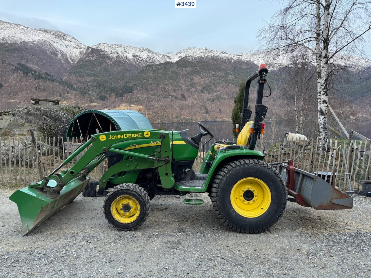 2008 John Deere 3720 w/front loader and bucket - 拖拉机:图1 2008 John Deere 3720 w/front loader and bucket - 拖拉机:图1