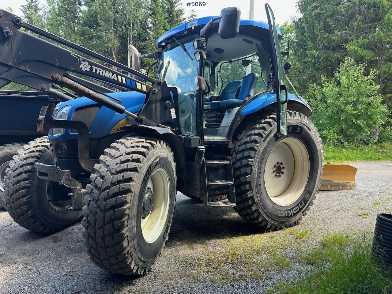 2009 New Holland T6040 SS w/ Trima front loader - 拖拉机:图2 2009 New Holland T6040 SS w/ Trima front loader - 拖拉机:图2