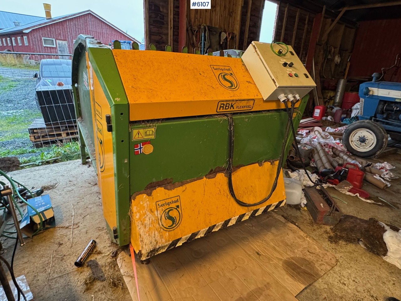 2009 Serigstad RBK Flexifeed round bale cutter - 干草和饲料设备:图3 2009 Serigstad RBK Flexifeed round bale cutter - 干草和饲料设备:图3
