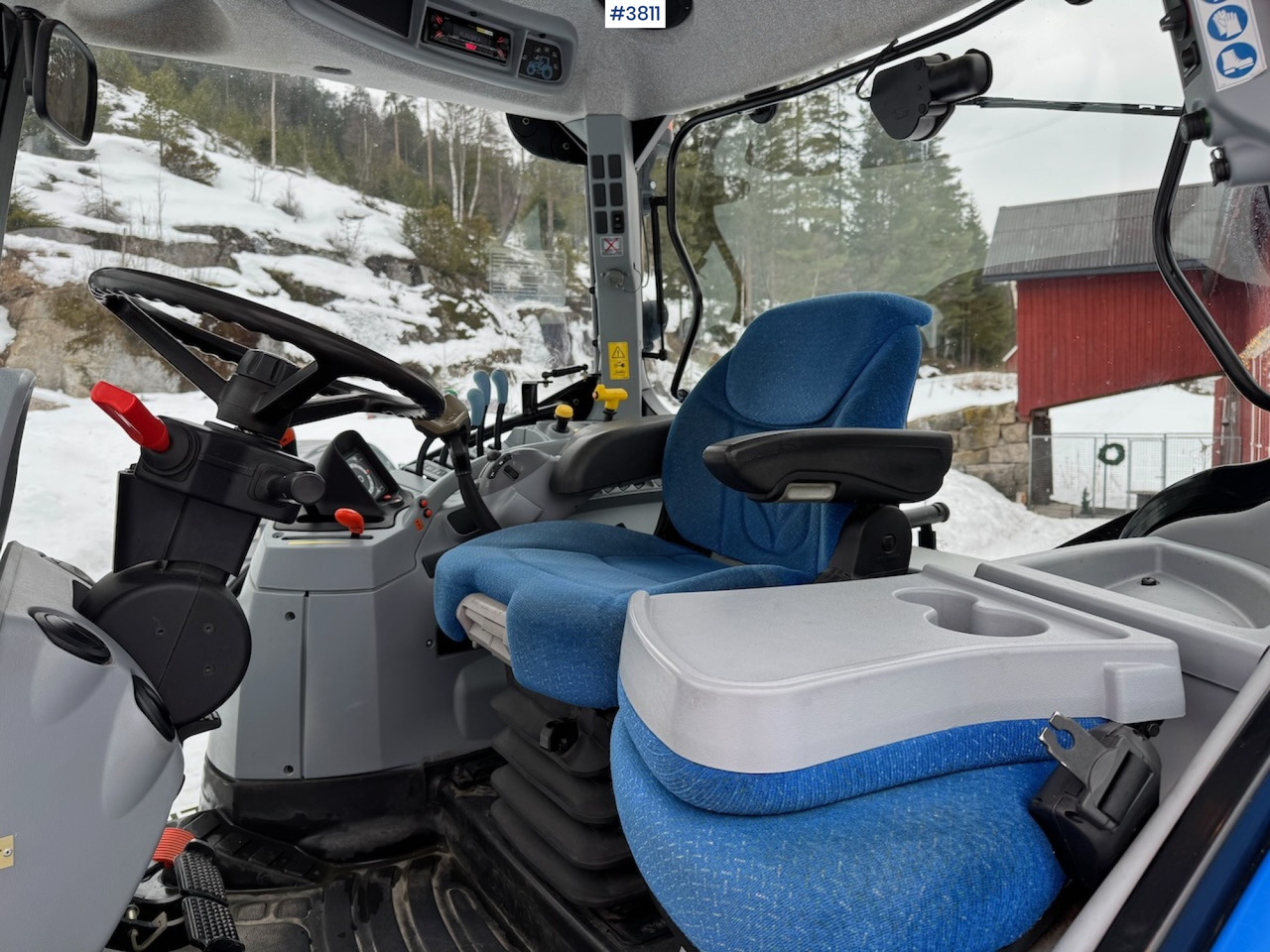 2010 New Holland T6020 Elite w/front loader - 拖拉机:图5 2010 New Holland T6020 Elite w/front loader - 拖拉机:图5