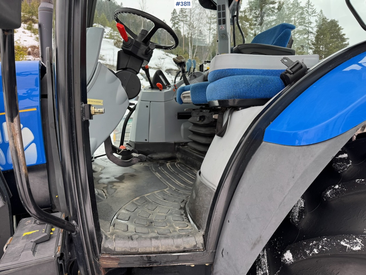 2010 New Holland T6020 Elite w/front loader - 拖拉机:图4 2010 New Holland T6020 Elite w/front loader - 拖拉机:图4