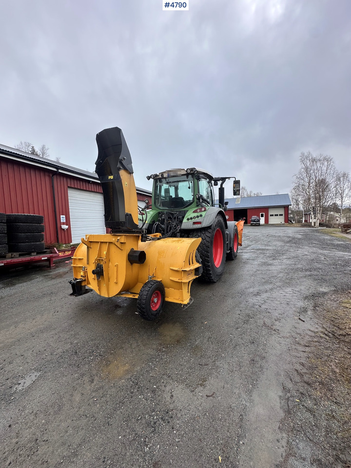 2014 Fendt 514 Vario 4x4 w/ front loader, folding plow, snow blower and sand spreader - 拖拉机:图4 2014 Fendt 514 Vario 4x4 w/ front loader, folding plow, snow blower and sand spreader - 拖拉机:图4