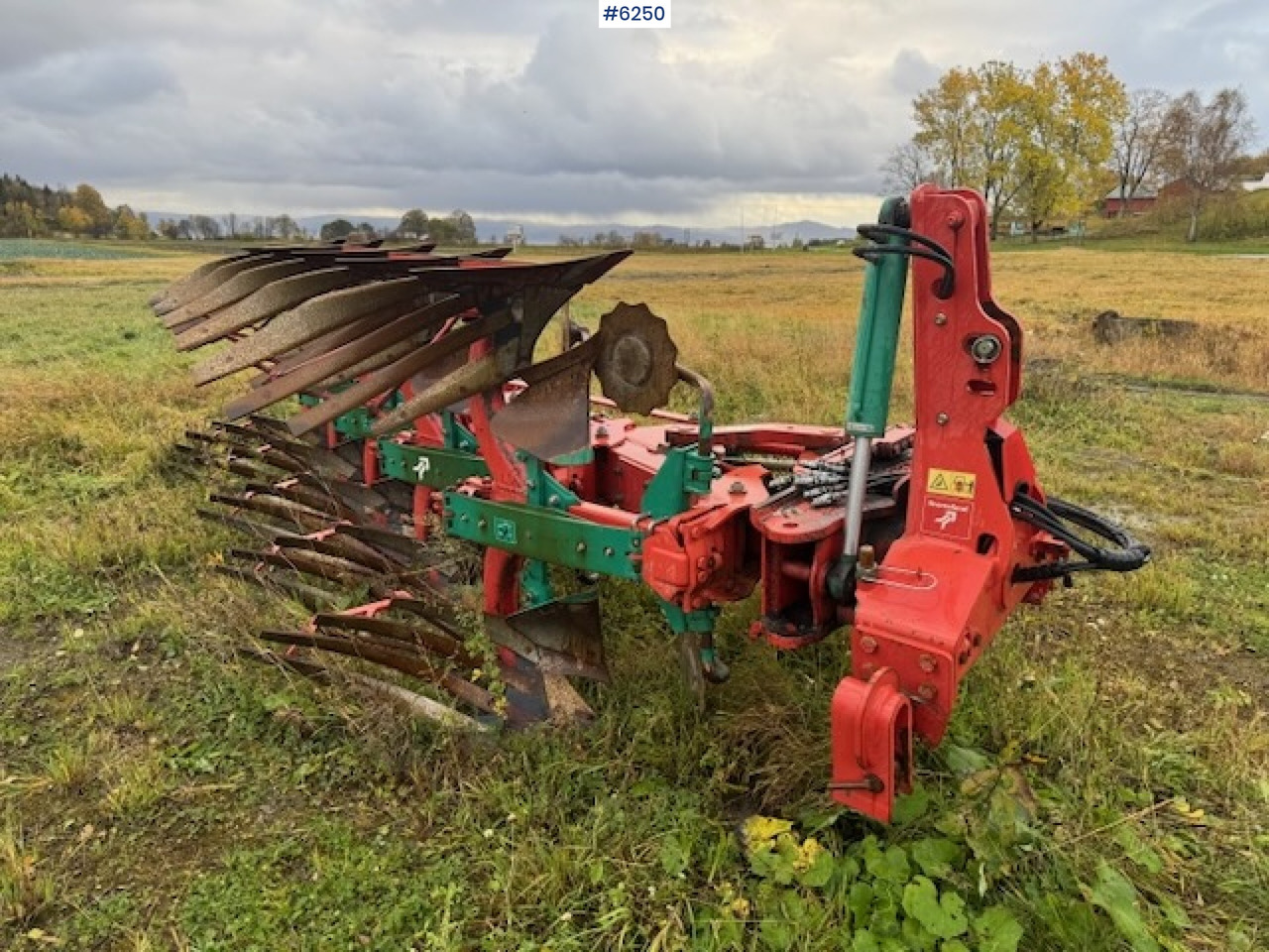 2017 Kverneland EG 5-coil reversible plow w/ new coulters and extra equipment! - 土壤耕作设备:图1 2017 Kverneland EG 5-coil reversible plow w/ new coulters and extra equipment! - 土壤耕作设备:图1