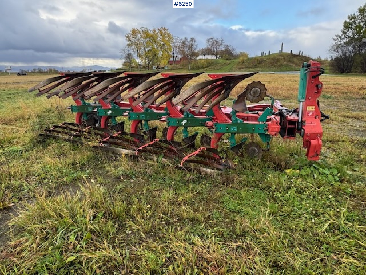2017 Kverneland EG 5-coil reversible plow w/ new coulters and extra equipment! - 土壤耕作设备:图2 2017 Kverneland EG 5-coil reversible plow w/ new coulters and extra equipment! - 土壤耕作设备:图2