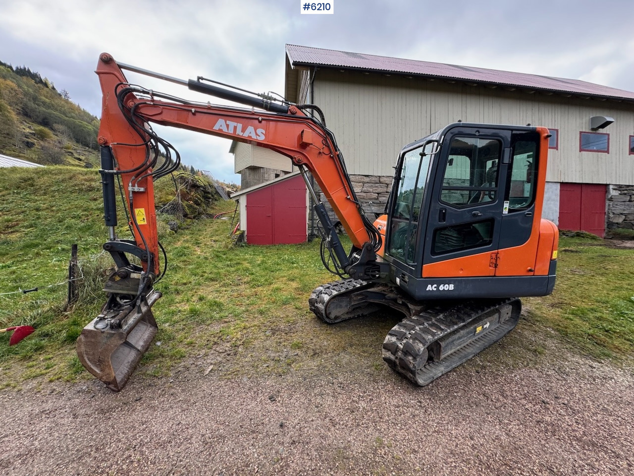 2019 Atlas AC 60B with 3 buckets, grapple, and spike. Low hours!! - 挖掘机:图4 2019 Atlas AC 60B with 3 buckets, grapple, and spike. Low hours!! - 挖掘机:图4