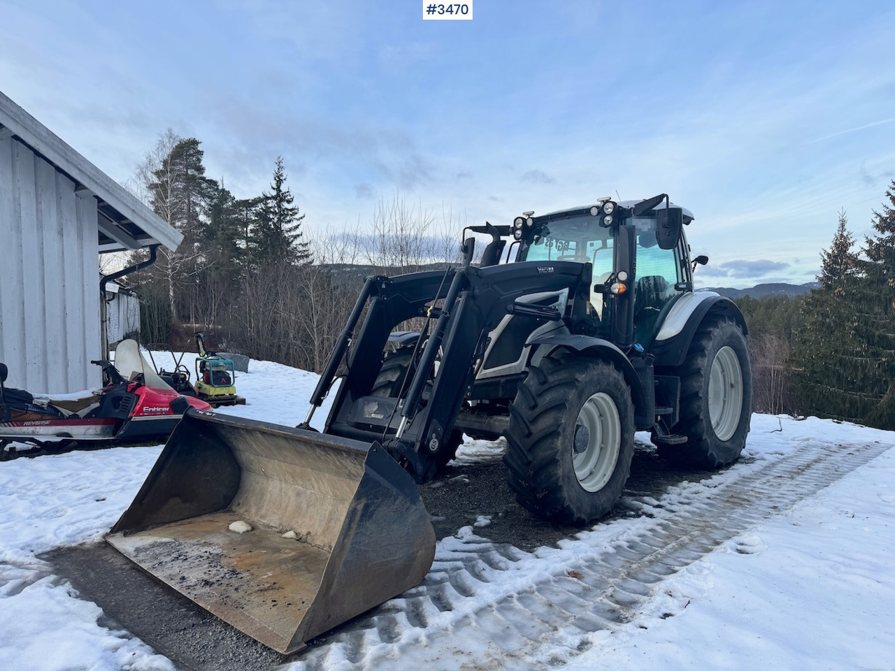 2019 Valtra N134 w/ Front loader and bucket. 900 hours! - 拖拉机:图1 2019 Valtra N134 w/ Front loader and bucket. 900 hours! - 拖拉机:图1