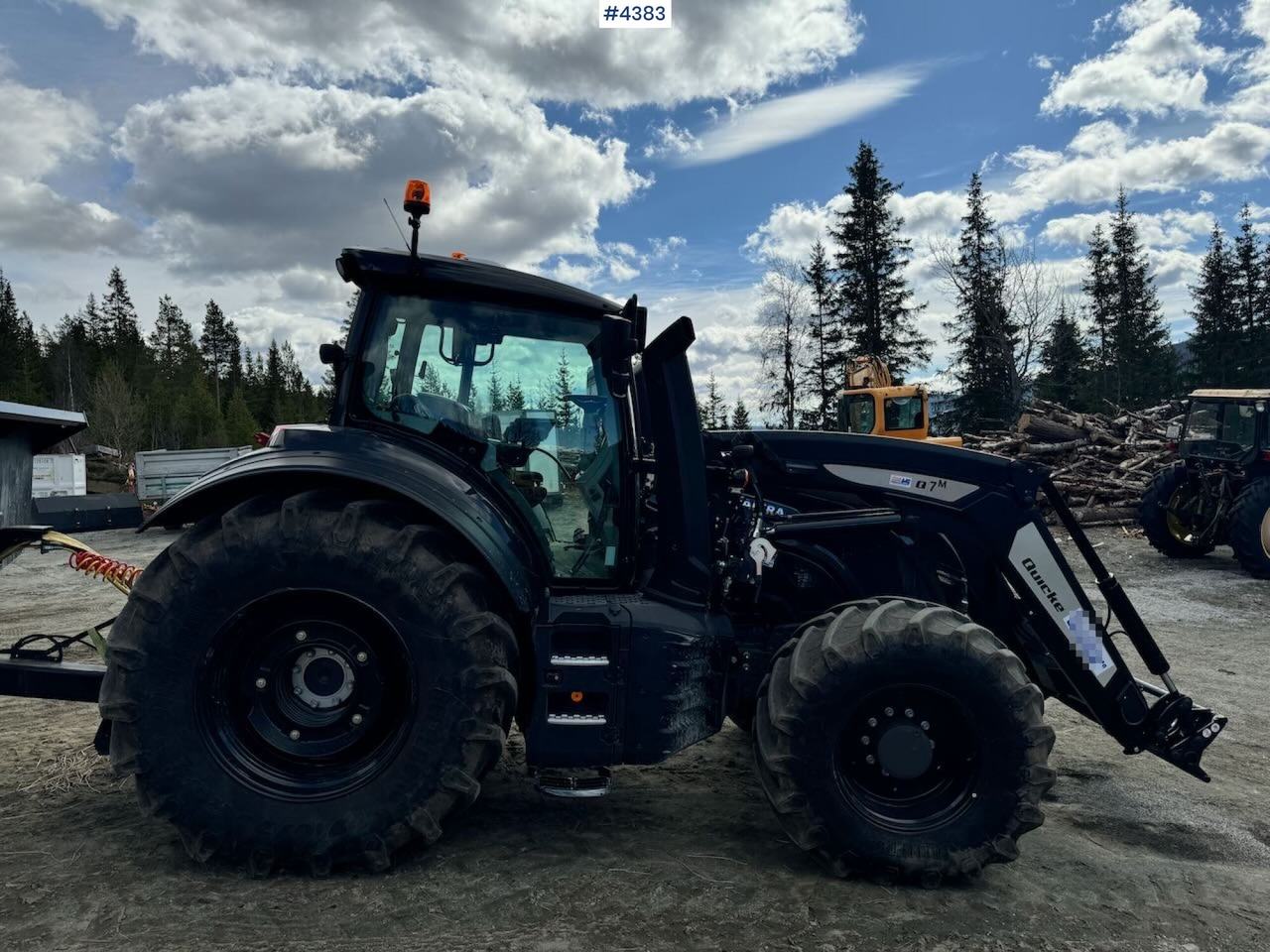 2021 Valtra T234 Versu w/ Quicke Q7 Front Loader - 拖拉机:图5 2021 Valtra T234 Versu w/ Quicke Q7 Front Loader - 拖拉机:图5