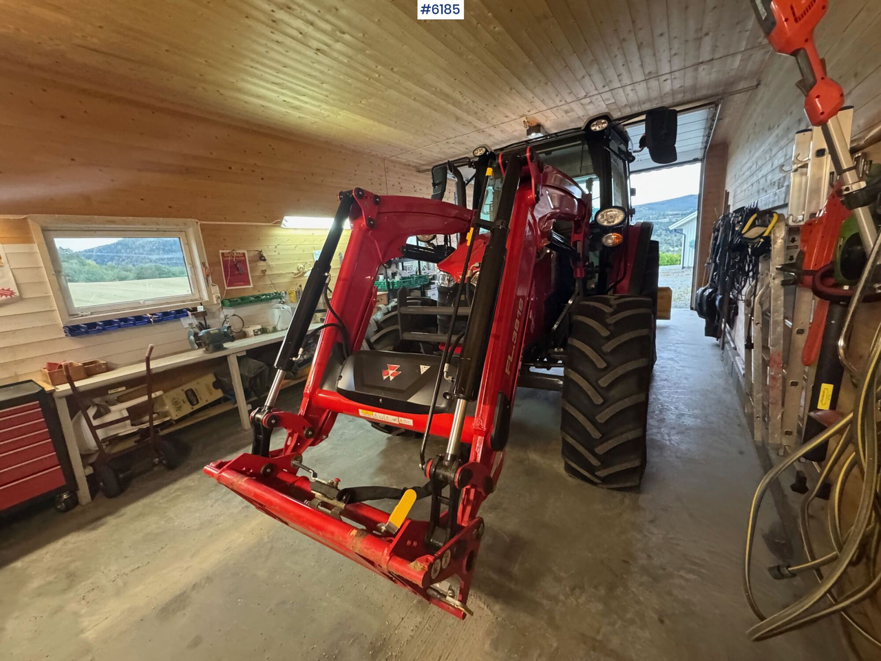 2023 Massey Ferguson 5711M Dyna w/ loader with 3rd function. Only 115 hours! - 拖拉机:图5 2023 Massey Ferguson 5711M Dyna w/ loader with 3rd function. Only 115 hours! - 拖拉机:图5
