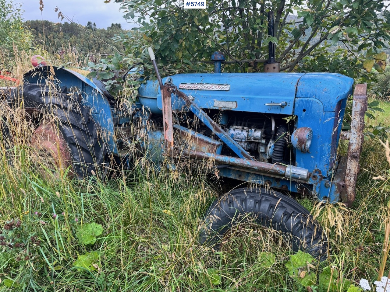 Ca. 1961 Fordson Super Major 4×2 Tractor w/ Bucket - 拖拉机:图1 Ca. 1961 Fordson Super Major 4×2 Tractor w/ Bucket - 拖拉机:图1